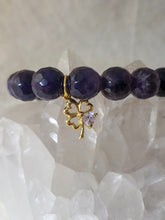 Cargar imagen en el visor de la galería, Amethyst and 4 Leaf Clover Charm
